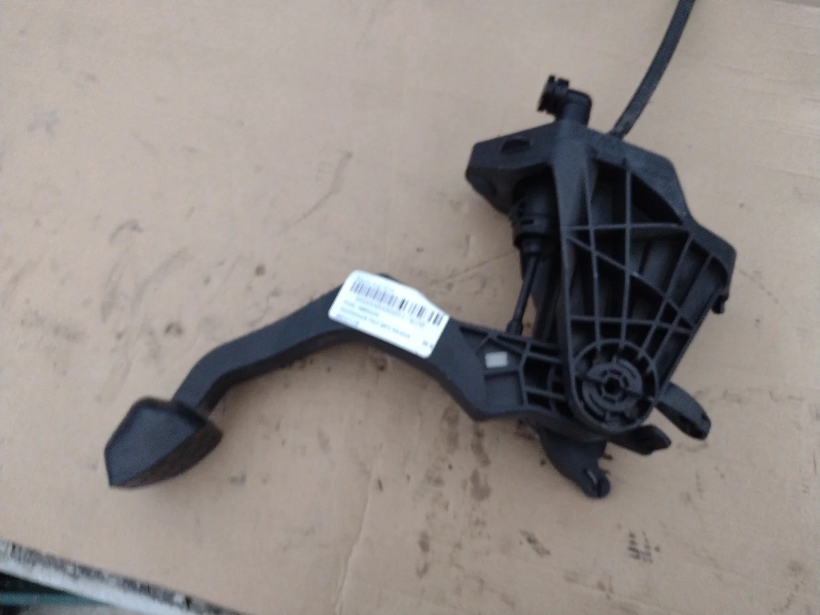 Foto de PEDAL EMBRAGUE VOLKSWAGEN POLO V (6R1) 1.2 TSI (105 CV / 77 KW) referencia 6R0721117B