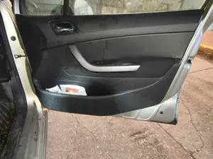 Foto de GUARNECIDO PUERTA DELANTERA DERECHA PEUGEOT 308 SW 1.6 HDi FAP CAT (9HZ / DV6TED4) (109 CV / 80 KW) referencia 9342P8