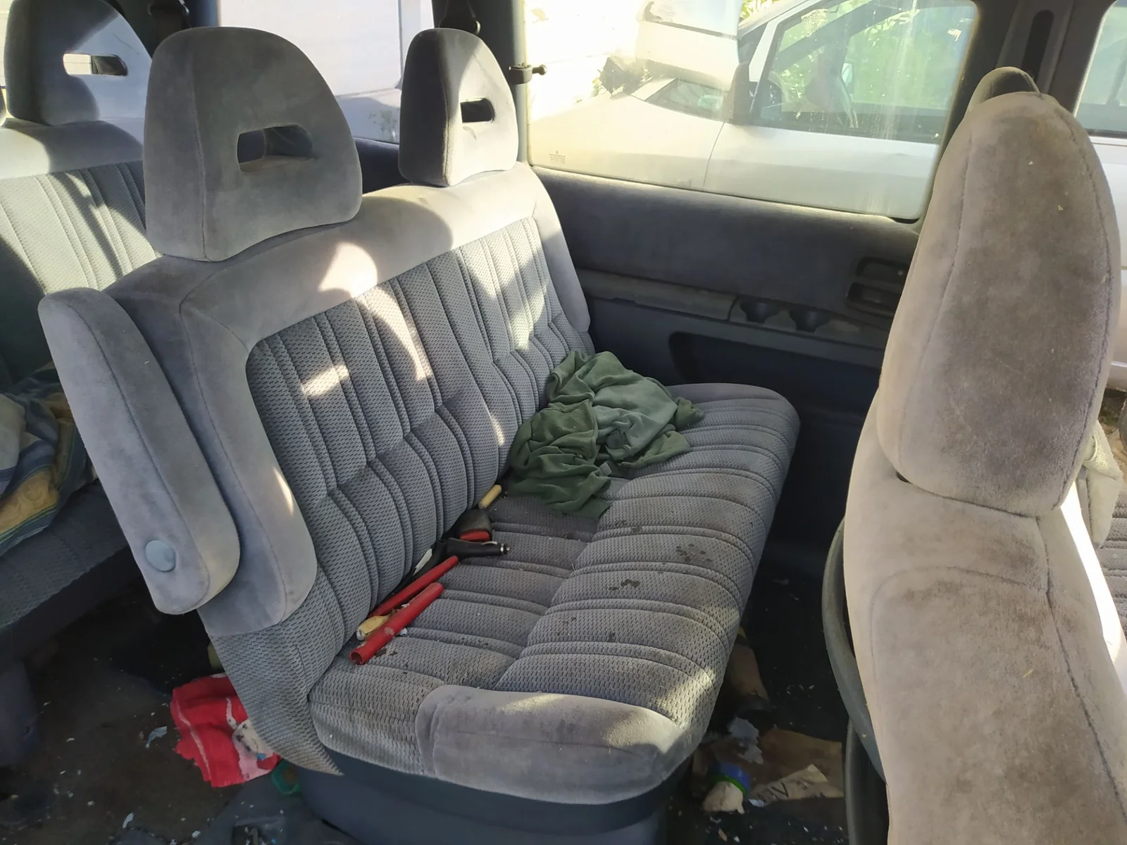 Foto de ASIENTOS TRASERO DERECHO CHRYSLER VOYAGER GS 2.5 Turbodiesel (116 CV / 85 KW)