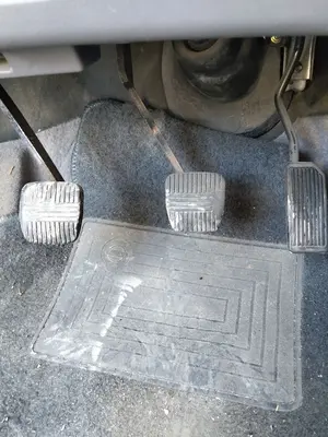 Foto de PEDAL EMBRAGUE NISSAN ALMERA TINO (V10M) 1.8 16V CAT (114 CV / 84 KW)
