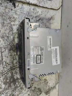 Foto de SISTEMA AUDIO / RADIO CD FORD KUGA (CBV) 2.0 TDCi CAT (140 CV / 103 KW) referencia 8V4T18C939CE foto 2