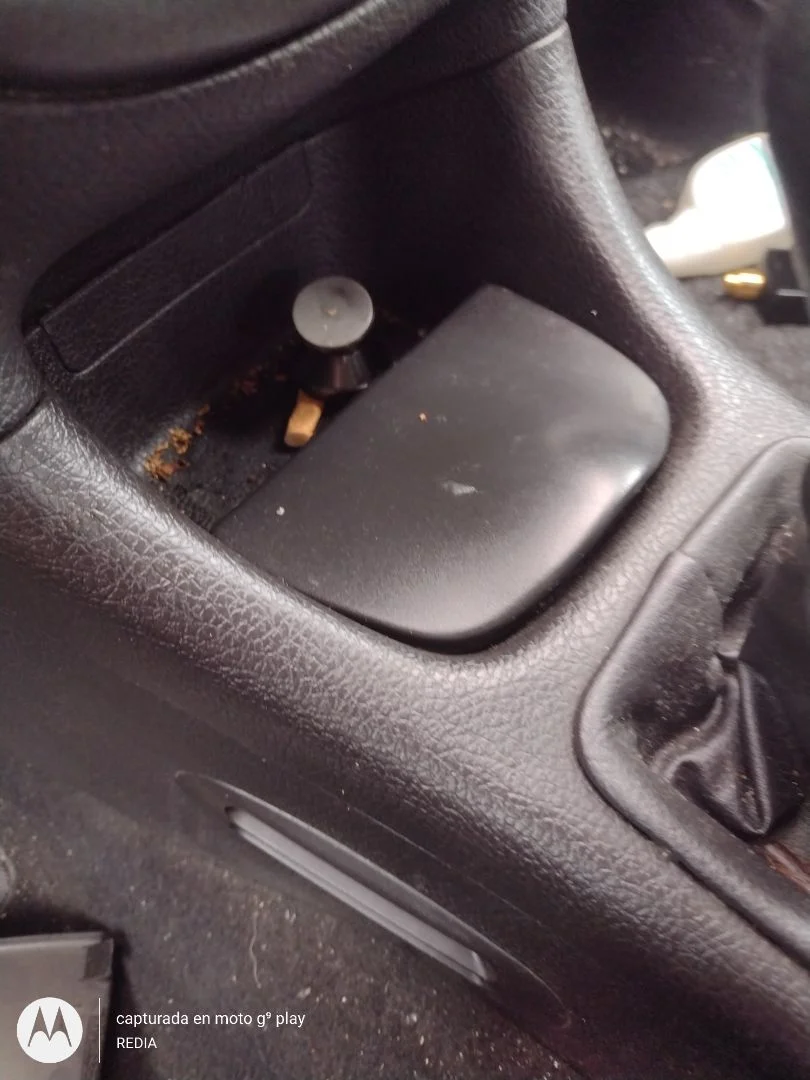 Foto de CENICERO PEUGEOT 206 1.4 HDi (68 CV / 50 KW)
