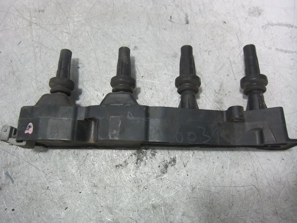 Foto de BOBINA ENCENDIDO PEUGEOT 206 1.6 16V CAT (109 CV / 80 KW) referencia 9636337880