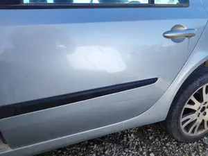 Foto de PUERTA TRASERA IZQUIERDA RENAULT LAGUNA II (BG0) 1.8 CAT (120 CV / 88 KW) foto 2