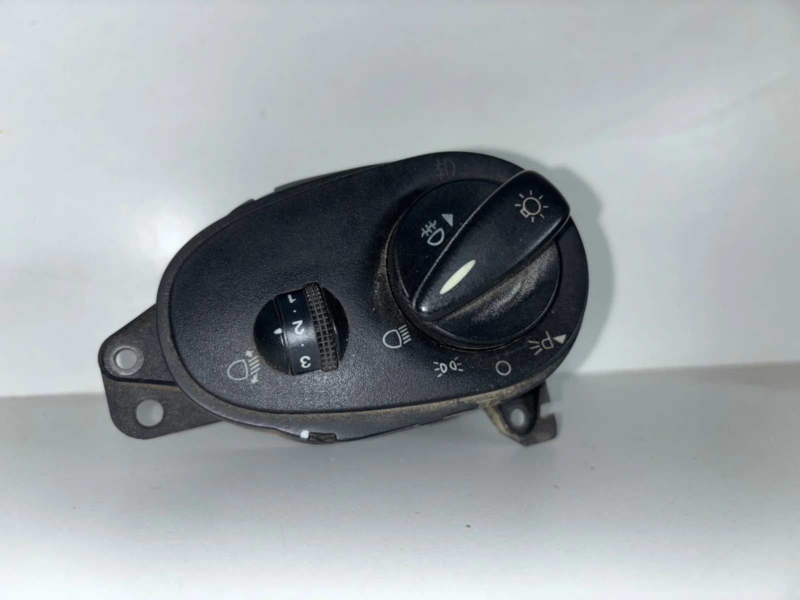 Foto de MANDO LUCES FORD FOCUS BERLINA (CAK) referencia 98AG13A024CH
