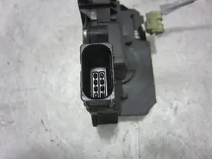 Foto de CERRADURA PUERTA DELANTERA DERECHA OPEL CORSA D 1.2 16V CAT (Z 12 XEP / LB4) (80 CV / 59 KW) referencia 13258274 foto 5