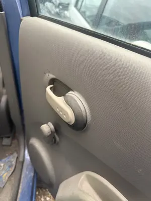 Foto de MANETA INTERIOR TRASERA DERECHA NISSAN MICRA (K12E) 1.2 CAT (65 CV / 48 KW)