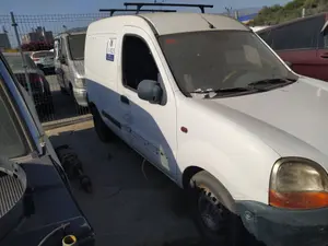 Foto de PARAGOLPES DELANTERO RENAULT KANGOO I (F/KC0) 1.5 dCi Diesel (82 CV / 60 KW)