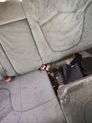 Foto de ENGANCHE CINTURON TRASERO IZQUIERDO CITROEN C5 BERLINA 2.0 HDi (109 CV / 80 KW)