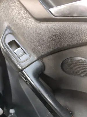 Foto de MANDO ELEVALUNAS TRASERO DERECHO VOLKSWAGEN GOLF VI (5K1)(10.2008) 2.0 TDI (110 CV / 81 KW)