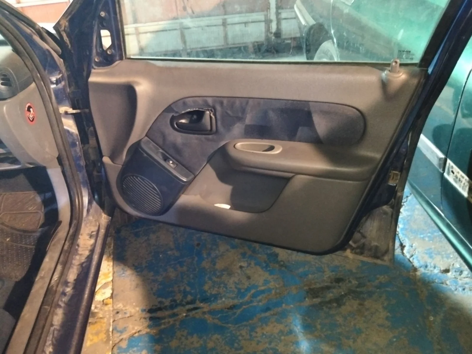 Foto de GUARNECIDO PUERTA DELANTERA DERECHA RENAULT CLIO II FASE I (B/CB0) 1.4 16V (98 CV / 72 KW)