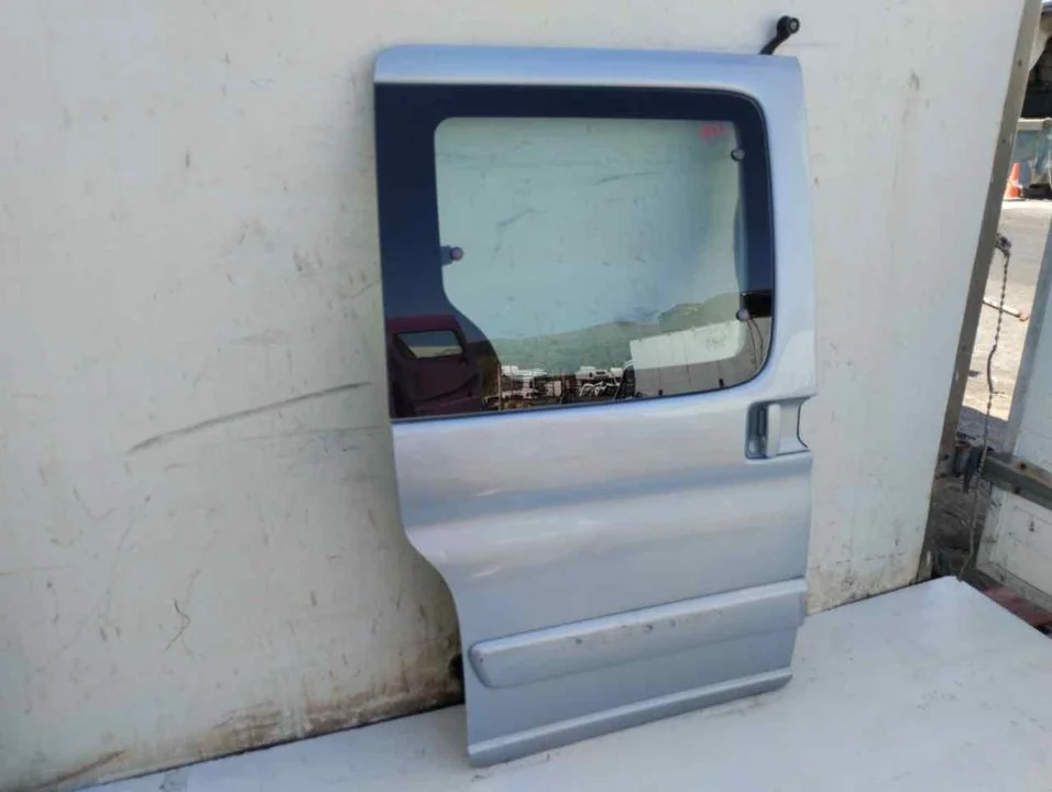 Foto de PUERTA TRASERA DERECHA CITROEN BERLINGO 1.6 16V HDi (90 CV / 66 KW)