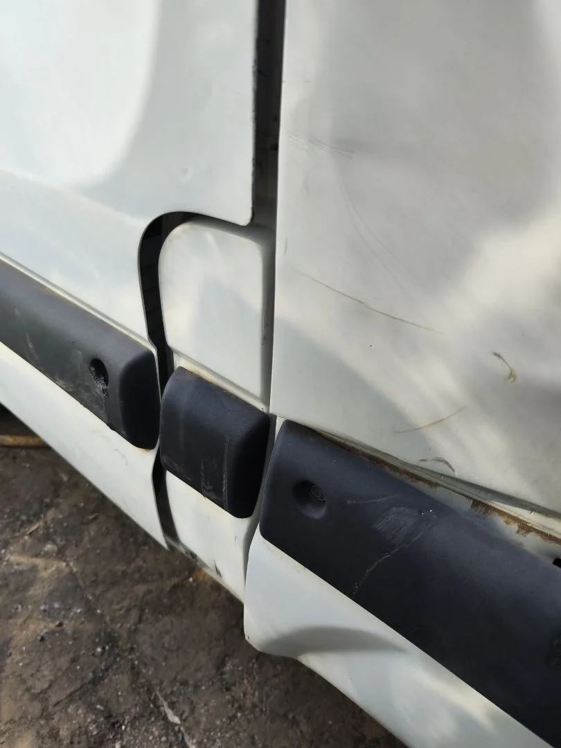 Foto de TAPA EXTERIOR COMBUSTIBLE NISSAN INTERSTAR (X70) 2.5 dCi Diesel CAT (114 CV / 84 KW)