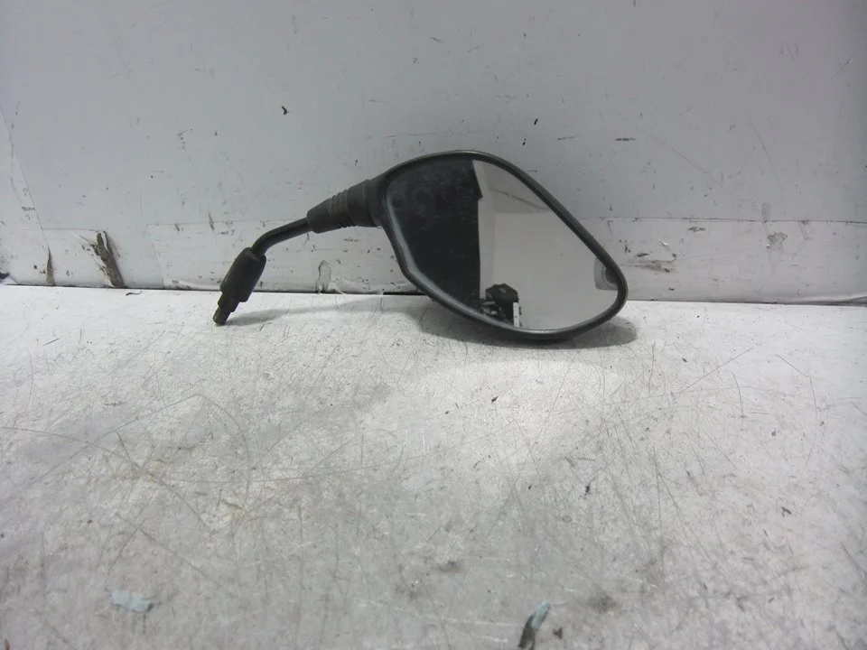 Foto de RETROVISOR DERECHO HONDA PCX 125 125 cm3 - 8.6 kW (0 CV / 0 KW) referencia E11001224