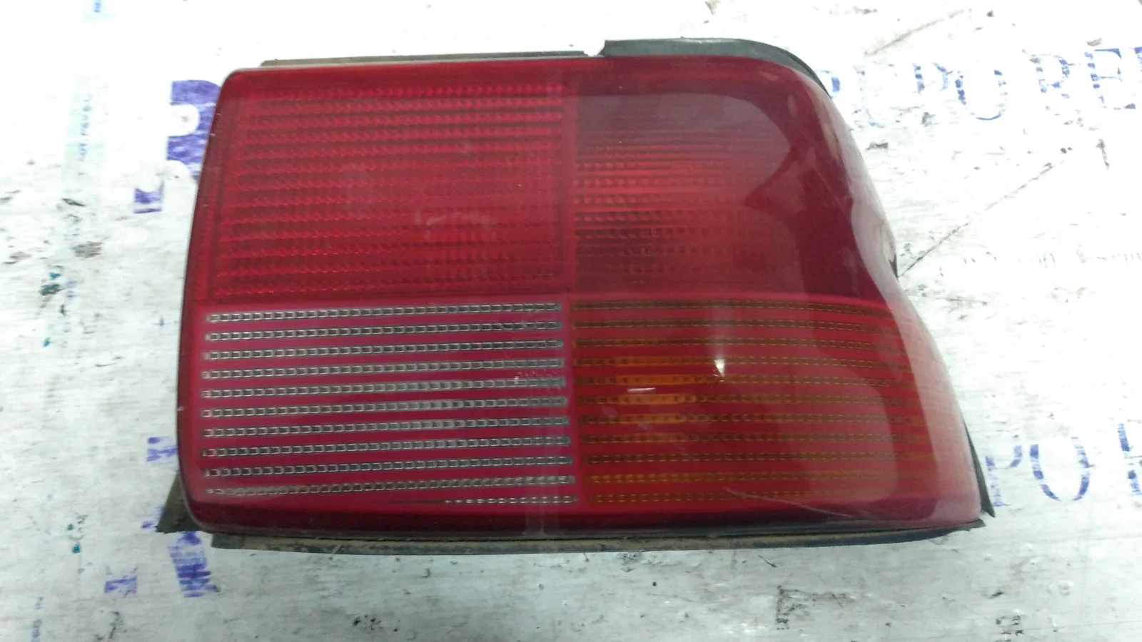 Foto de PILOTO TRASERO DERECHO FORD ESCORT BERL./TURNIER 1.8 Diesel CAT (58 CV / 43 KW) referencia 93AG13A602