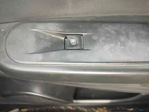 Foto de MANDO ELEVALUNAS TRASERO DERECHO RENAULT CAPTUR I 1.5 dCi Diesel FAP Energy (90 CV / 66 KW) referencia 829614619R foto 1