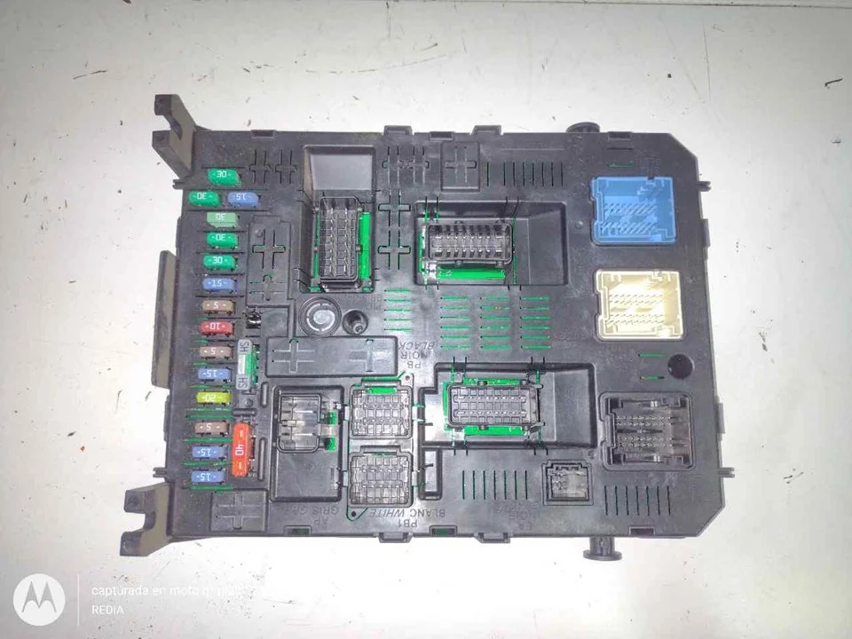 Foto de CAJA RELES / FUSIBLES PEUGEOT 308 SW 1.6 HDi FAP (112 CV / 82 KW) referencia 281197595