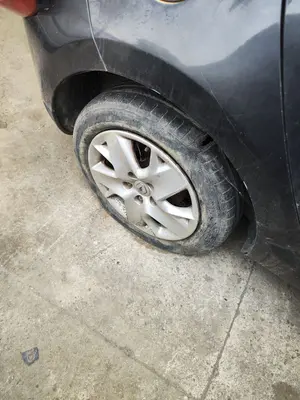 Foto de LLANTA RENAULT MEGANE III BERLINA 5P 1.5 dCi Diesel FAP (110 CV / 81 KW)