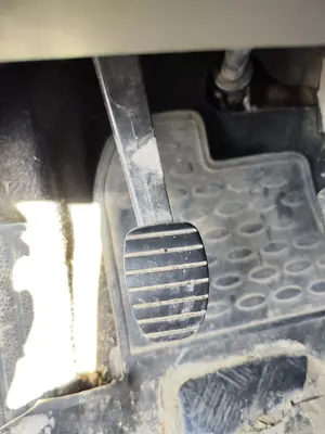 Foto de PEDAL EMBRAGUE RENAULT SCENIC II (JM) 1.9 dCi Diesel (120 CV / 88 KW)
