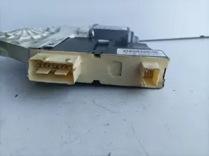 Foto de MOTOR ELEVALUNAS DELANTERO DERECHO PEUGEOT 307 BERLINA (S2) referencia 9681587180 foto 2