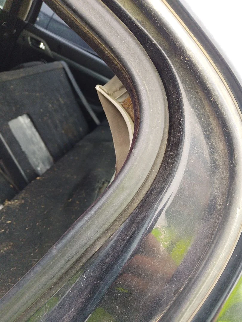 Foto de GOMAS CONTORNO PUERTA PEUGEOT 407 2.0 16V HDi FAP CAT (RHR / DW10BTED4) (136 CV / 100 KW)