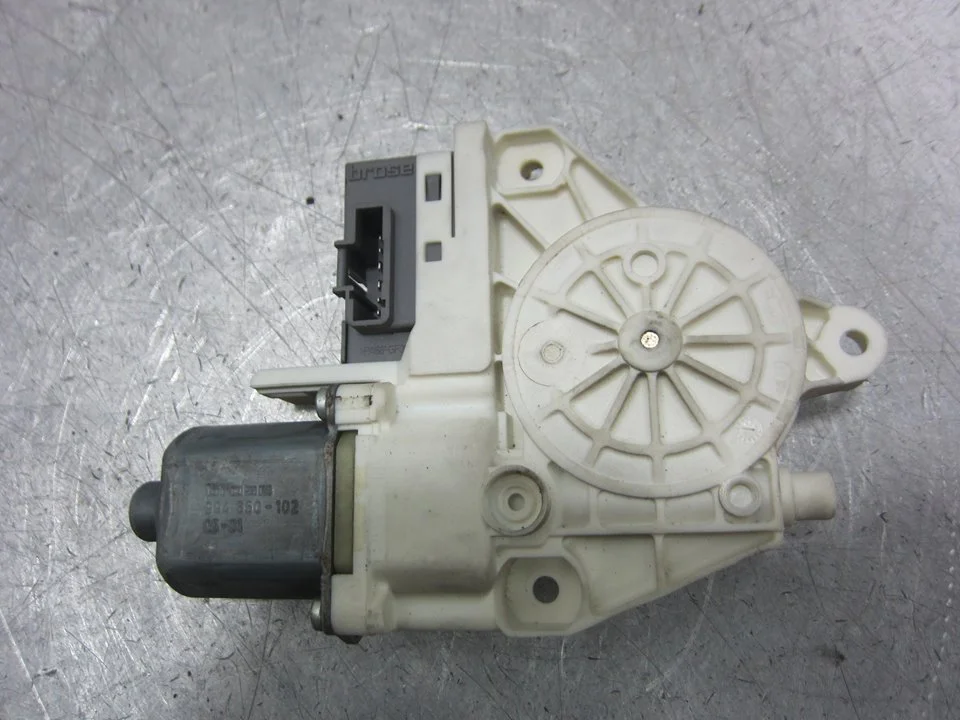 Foto de MOTOR ELEVALUNAS DELANTERO DERECHO PEUGEOT 407 2.0 16V HDi CAT (RHR / DW10BTED4) (136 CV / 100 KW) referencia 994650102