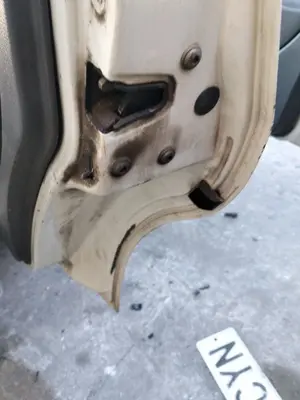 Foto de CERRADURA PUERTA TRASERA DERECHA SEAT IBIZA (6K1) 1.9 TDI (90 CV / 66 KW) referencia 6K4839015G