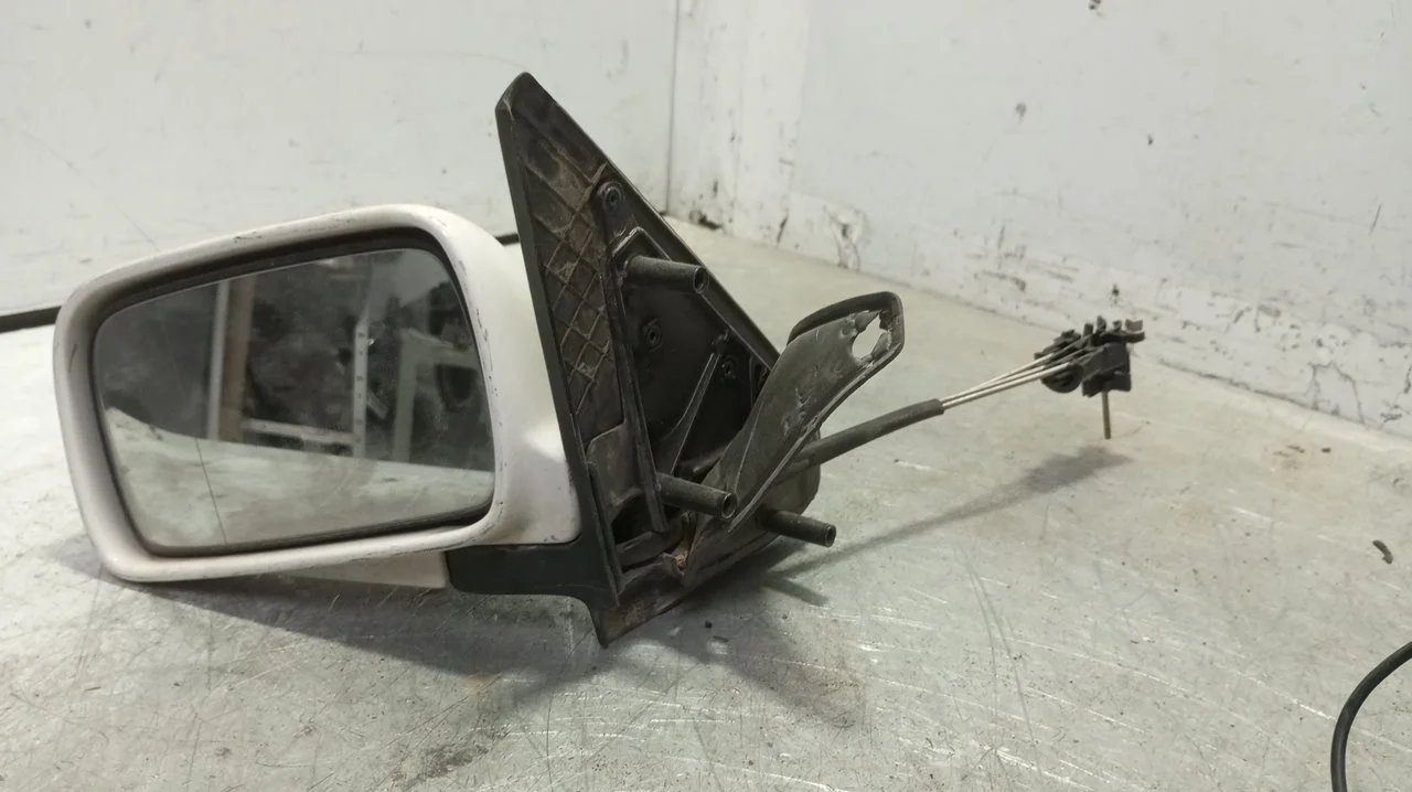 Foto de RETROVISOR IZQUIERDO VOLKSWAGEN POLO III (6N1) 1.9 Diesel (64 CV / 47 KW) referencia 221071