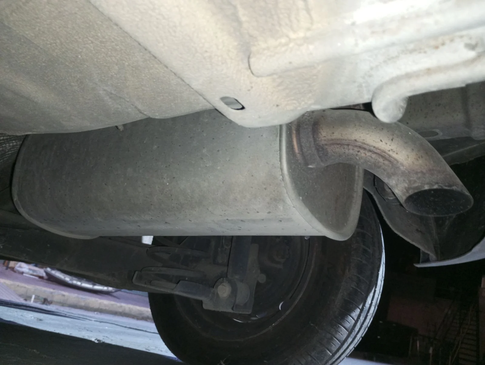 Foto de SILENCIADOR TRASERO FORD FIESTA (CBK) 1.4 TDCi CAT (68 CV / 50 KW) referencia 1557519