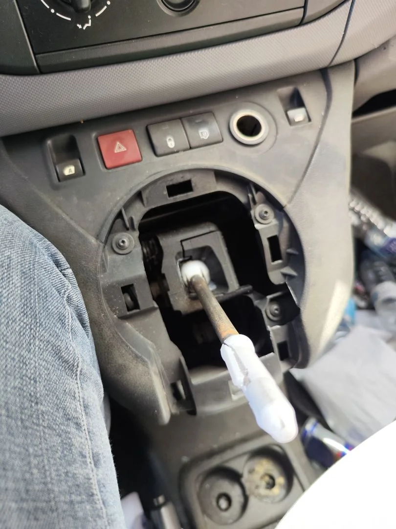 Foto de PALANCA CAMBIO CITROEN BERLINGO FURGÓN 1.6 Blue-HDI FAP (99 CV / 73 KW)