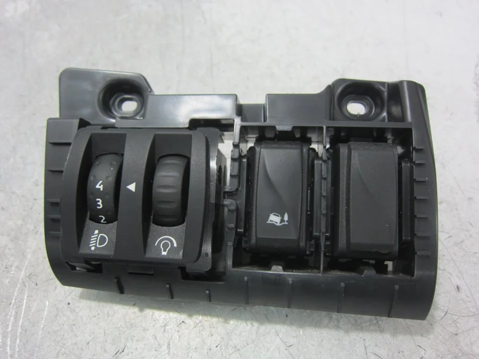 Foto de MANDO MULTIFUNCION RENAULT TRAFIC III FURGÓN 1.6 dCi Diesel Energy (120 CV / 88 KW) referencia 1259305X