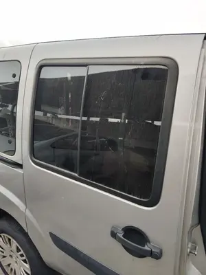 Foto de LUNA TRASERA DERECHA FIAT I DOBLÒ (119) 1.9 JTD CAT (105 CV / 77 KW)