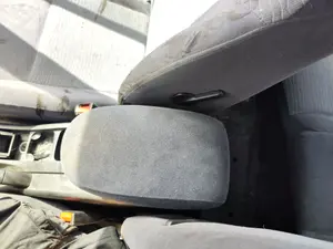 Foto de APOYABRAZOS CENTRAL NISSAN PRIMERA BERLINA (P12) 1.9 16V Turbodiesel CAT (120 CV / 88 KW) referencia 88700AV200