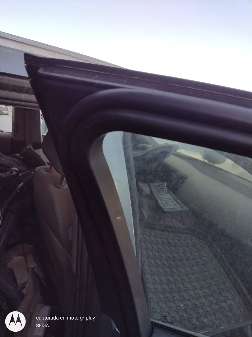 Foto de GOMAS CONTORNO PUERTA BMW SERIE 5 BERLINA (E60) 3.0 Turbodiesel CAT (218 CV / 160 KW)