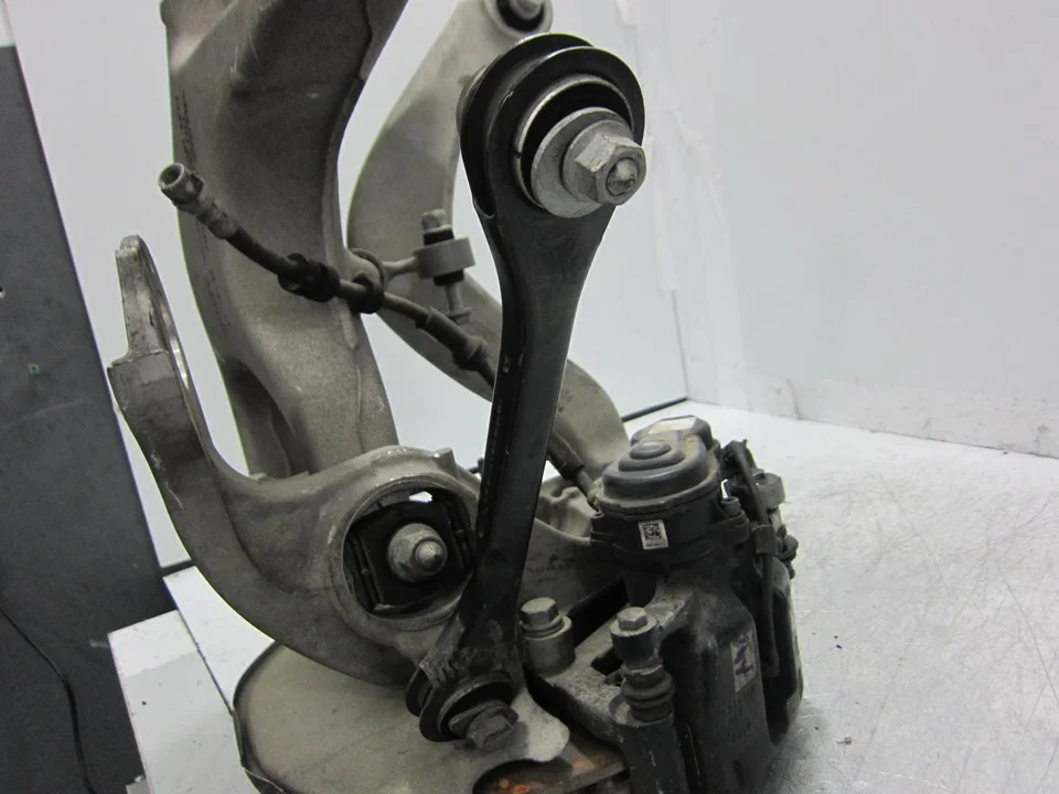 Foto de BRAZO SUSPENSION INFERIOR TRASERO IZQUIERDO PORSCHE MACAN (95BA) referencia 8K0501529L