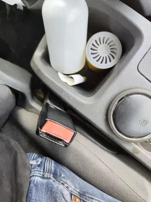 Foto de ENGANCHE CINTURON DELANTERO DERECHO FORD FOCUS BERLINA (CAP) 1.6 TDCi CAT (90 CV / 66 KW)