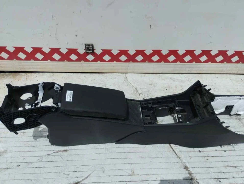 Foto de CONSOLA CENTRAL SKODA SUPERB COMBI (3V5) 2.0 TDI (190 CV / 140 KW) referencia 3V086420734E