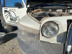 Foto de FARO DERECHO SSANGYONG KORANDO 2.9 Turbodiesel CAT (120 CV / 88 KW)