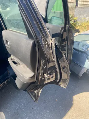 Foto de GOMAS CONTORNO PUERTA NISSAN QASHQAI (J10) 2.0 16V CAT (141 CV / 104 KW)