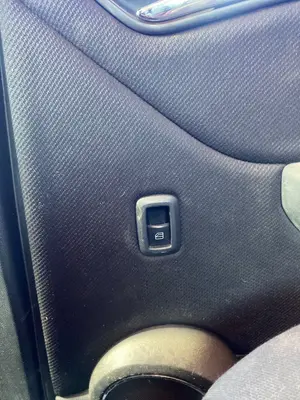 Foto de MANDO ELEVALUNAS TRASERO DERECHO MERCEDES-BENZ CLASE A (BM 169) 2.0 CDI CAT (109 CV / 80 KW)