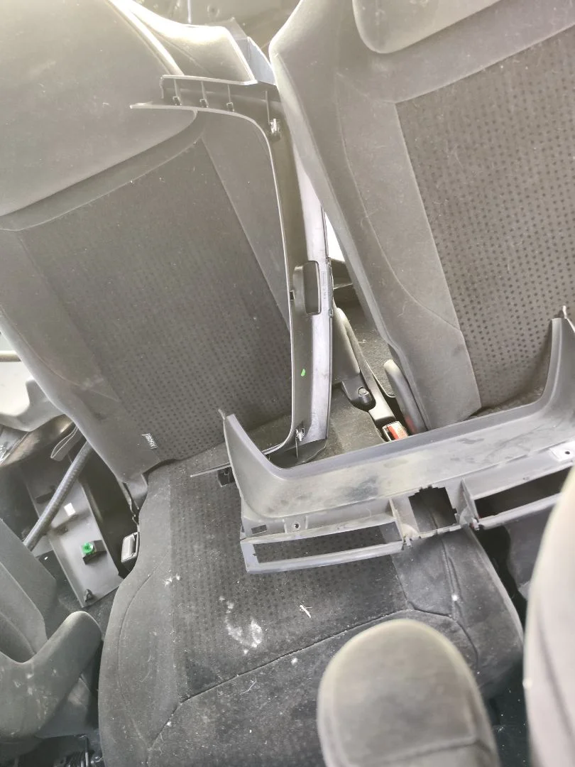 Foto de ENGANCHE CINTURON TRASERO IZQUIERDO CITROEN GRAND C4 PICASSO 1.6 16V HDi FAP (109 CV / 80 KW)