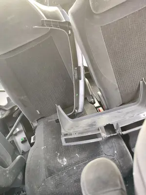 Foto de ENGANCHE CINTURON TRASERO IZQUIERDO CITROEN GRAND C4 PICASSO 1.6 16V HDi FAP (109 CV / 80 KW)