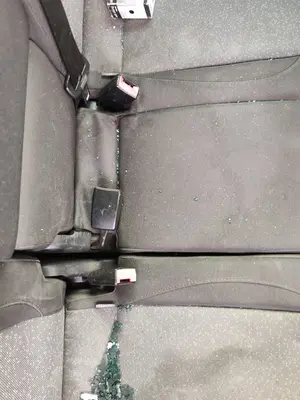 Foto de ENGANCHE CINTURON TRASERO CENTRAL SEAT ALTEA (5P1) 1.9 TDI (105 CV / 77 KW)
