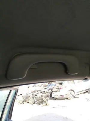Foto de ASIDERO TECHO TRASERO DERECHO RENAULT CLIO III 1.2 16V (75 CV / 55 KW) referencia 8200263350