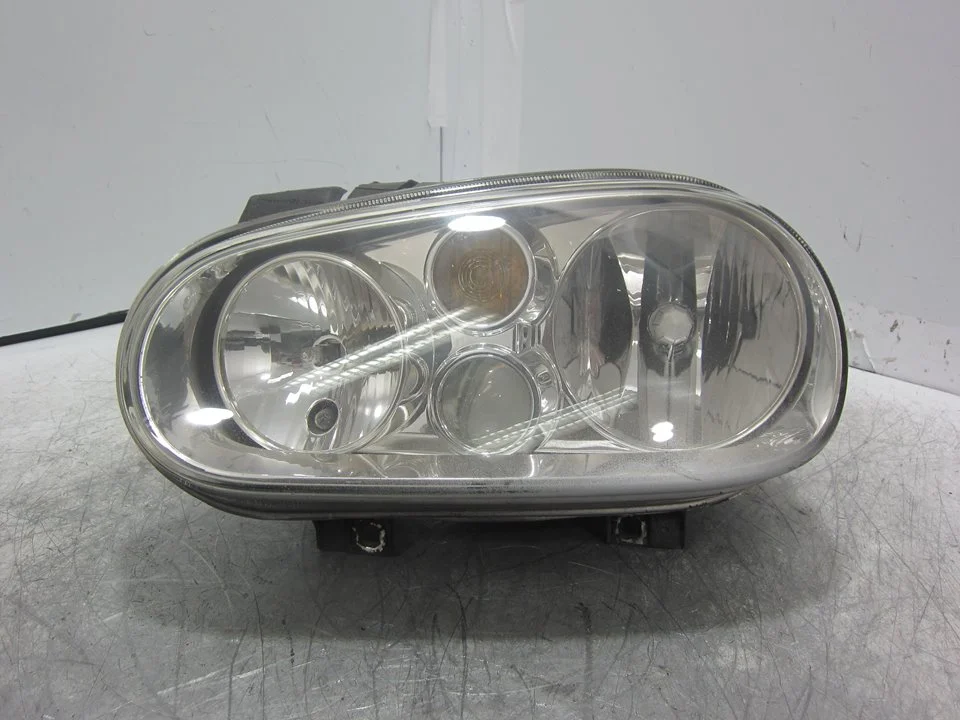 Foto de FARO IZQUIERDO VOLKSWAGEN GOLF IV BERLINA (1J1)(10.1997) 1.6 (101 CV / 74 KW) referencia 67736930