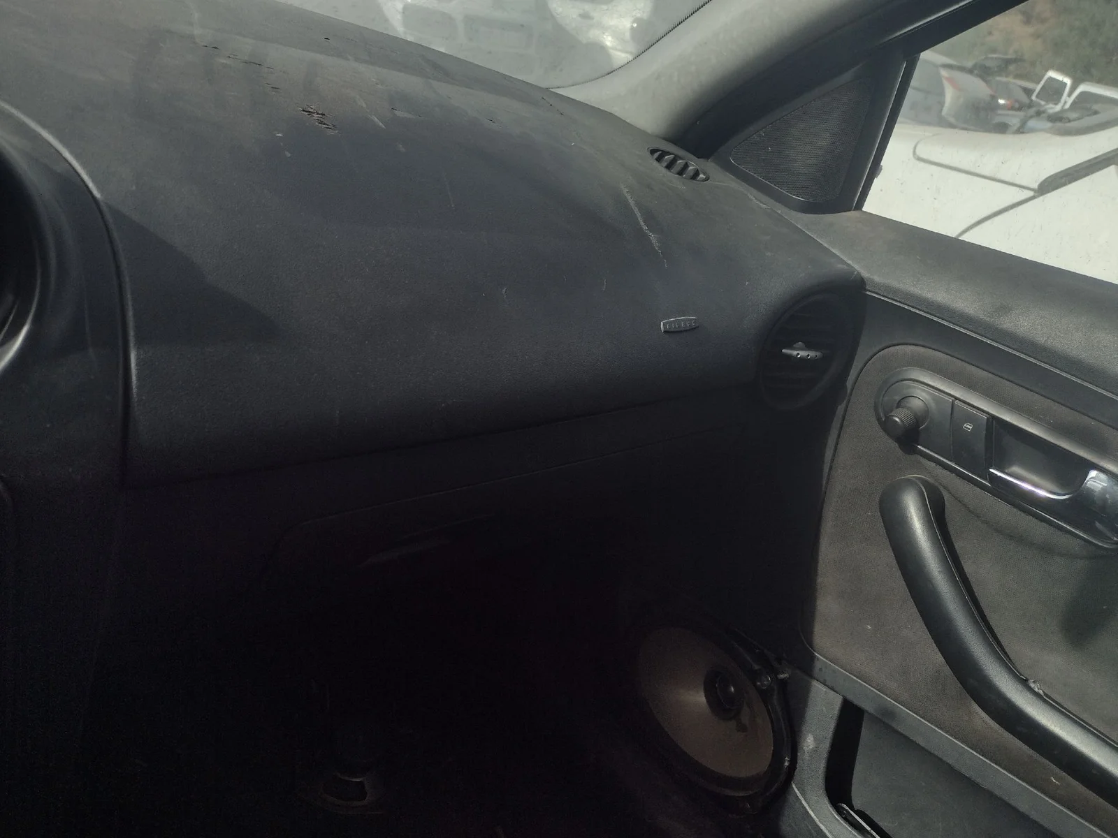 Foto de GUANTERA SEAT IBIZA (6L1) 1.9 TDI (101 CV / 74 KW)