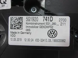 Foto de CUADRO INSTRUMENTOS VOLKSWAGEN GOLF VII BERLINA (BQ1/BE2) 1.6 TDI (116 CV / 85 KW) referencia 5G1920741D foto 5