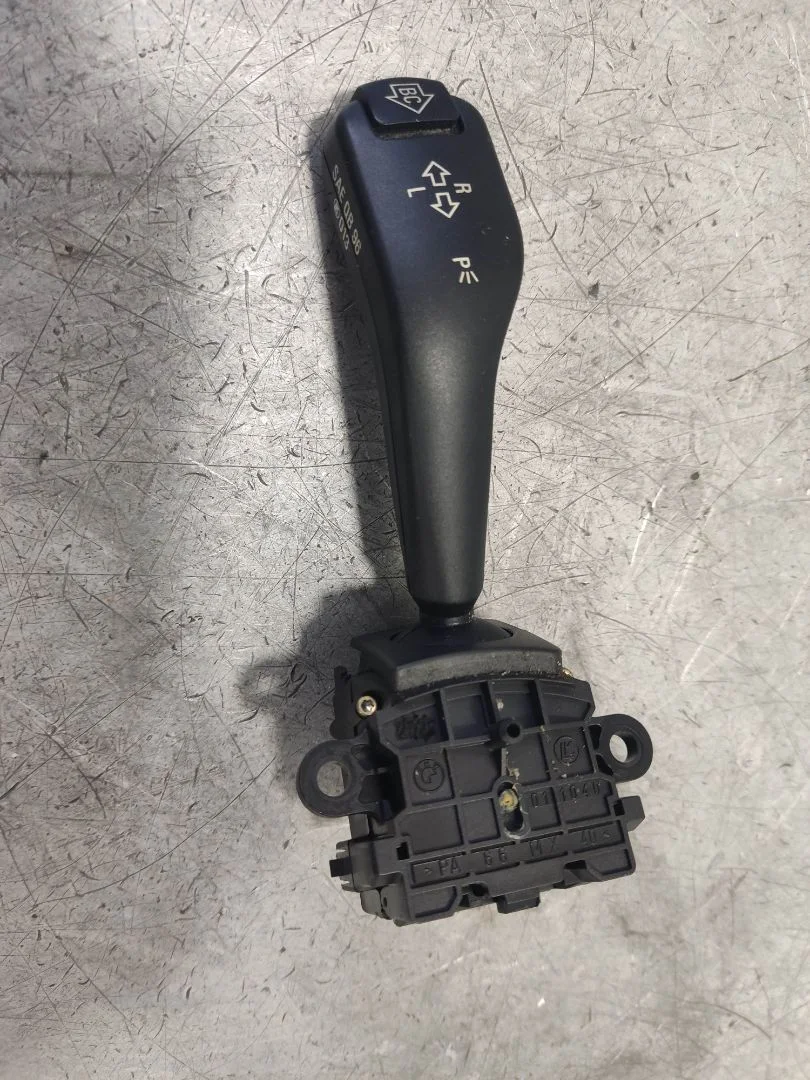 Foto de MANDO INTERMITENTES BMW SERIE 3 BERLINA (E46) 3.0 24V Turbodiesel CAT (184 CV / 135 KW) referencia 01104010