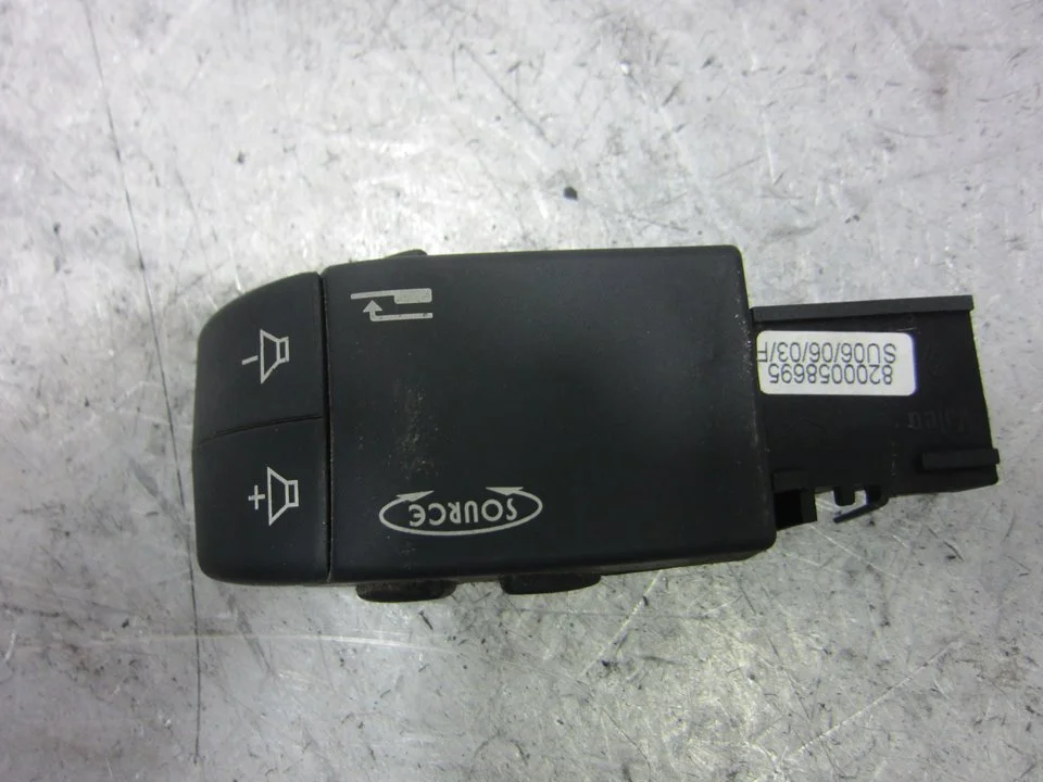Foto de MANDO MULTIFUNCION RENAULT CLIO II FASE II (B/CB0) 1.2 (75 CV / 55 KW) referencia 8200058695