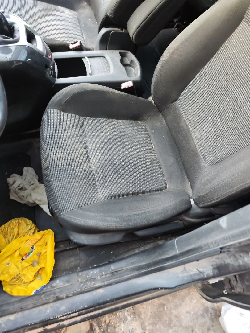 Foto de ASIENTO DELANTERO IZQUIERDO PEUGEOT 5008 1.6 HDi FAP CAT (9HZ / DV6TED4) (109 CV / 80 KW)